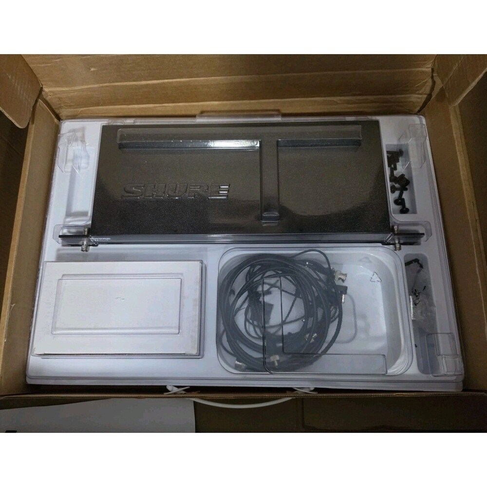 Shure UA844+V LC Five-Way Active Antenna Splitter and Power Distribution System